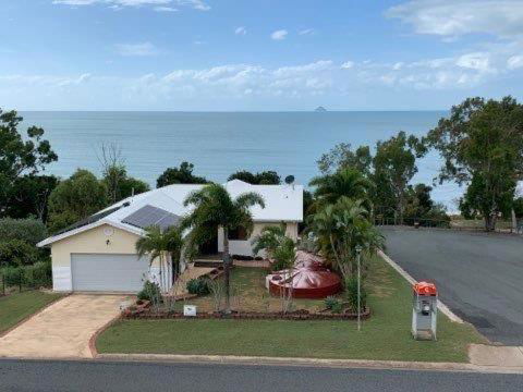 Hydeaway Retreat Beach House Hydeaway Bay - Holiday Cairns 1