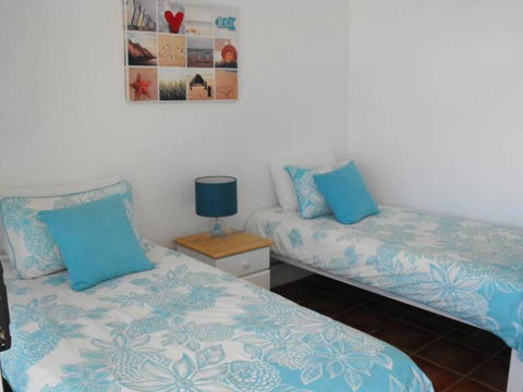 Beachpoint Unit 202 28 North Street - Holiday Cairns 3