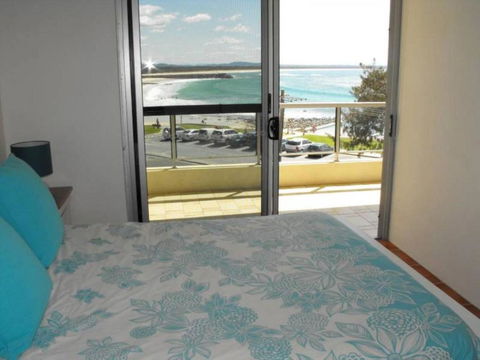 Beachpoint Unit 202 28 North Street - Holiday Cairns 5