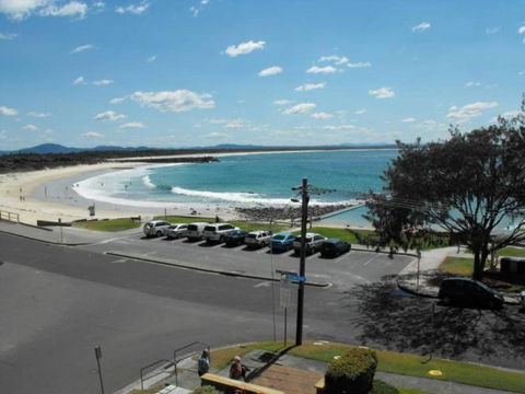 Beachpoint Unit 202 28 North Street - Holiday Cairns 4