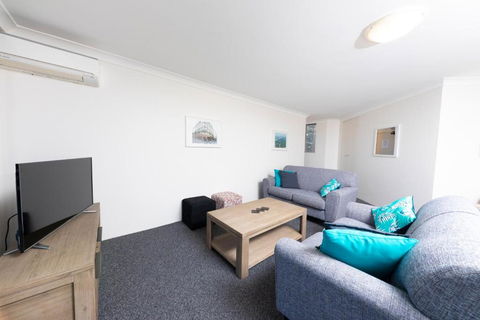 Beachpoint Unit 303 28 North Street - Holiday Cairns 5