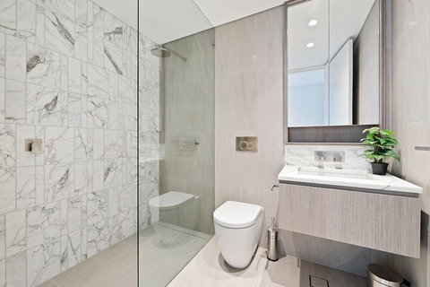 Ultra Modern Brand New CBD View - Holiday Cairns 4