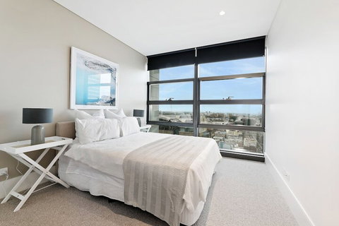 Ultra Modern Brand New CBD View - Holiday Cairns 7