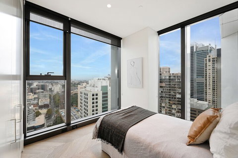 Ultra Modern Brand New CBD View - Holiday Cairns 3