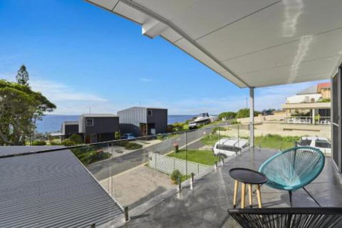 Due North Beach House - Holiday Cairns 3