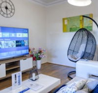 Wollongong train station holiday house - Holiday Cairns
