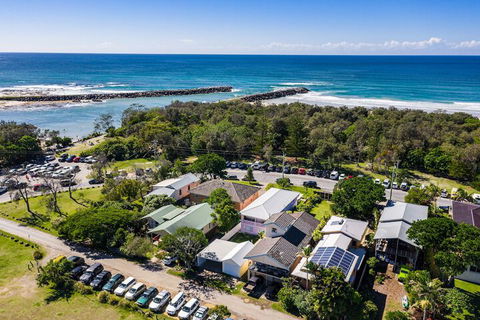 A PERFECT STAY Sunset Beach Summer Breeze - Holiday Cairns 2