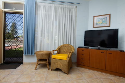 Forster Lodge 6 - Holiday Cairns 3