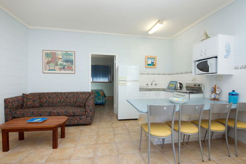 Forster Lodge 6 - Holiday Cairns 2