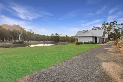 Brokenback Views Country Estate - Holiday Cairns 0