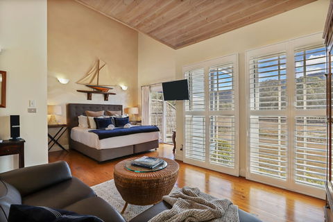 Brokenback Views Country Estate - Holiday Cairns 4