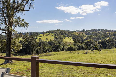Valley Cabins By The Creek - Holiday Cairns 7