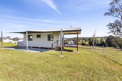 Valley Cabins By The Creek - Holiday Cairns 6