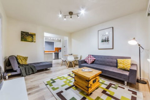 2 Bed Apartment Netflix Close To Train - Holiday Cairns 5