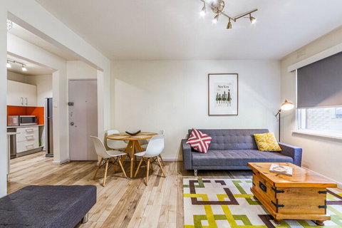 2 Bed Apartment Netflix Close To Train - Holiday Cairns 3