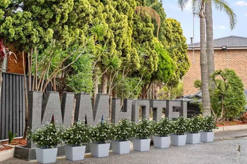 WM Hotel Bankstown - Holiday Cairns 1