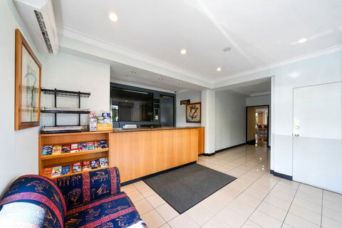 WM Hotel Bankstown - Holiday Cairns 2