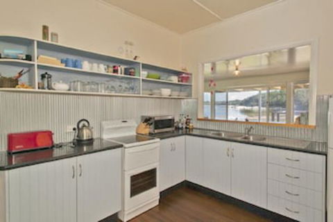 Lobster Cottage Sawtell NSW - Holiday Cairns 0