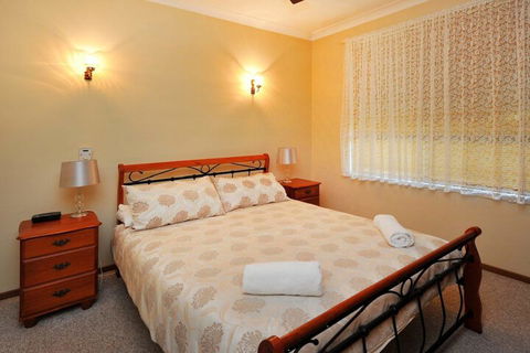 Rose Cottage Sawtell NSW - Holiday Cairns 1