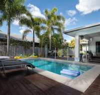 Beach bliss Queen bed BBQ Pool Netflix - Holiday Cairns