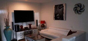 La Casa De Playa - Holiday Cairns 4