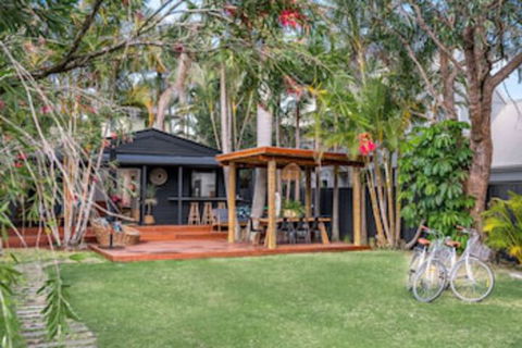 A PERFECT STAY - 3 Salty Sisters - Holiday Cairns 0