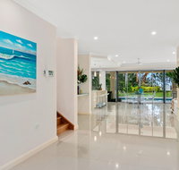 Luxury Living on the Beachfront - Holiday Cairns