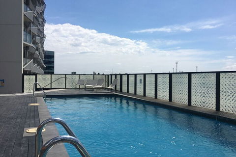 JC Water View Apartment On La Trobe - Holiday Cairns 1