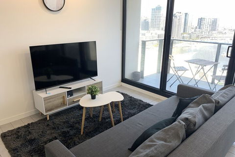 JC Water View Apartment On La Trobe - Holiday Cairns 2