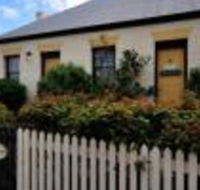 Sargeants  Armoury Cottages 1823 - Holiday Cairns