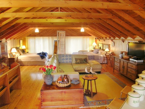 Hunter Valley Cooperage B&B - Holiday Cairns 5