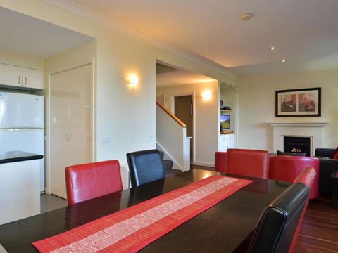 Villa Executive 2br Cypress Resort Condo Located Within Cypress Lakes Resort (nothing Is More Central) - Holiday Cairns 4