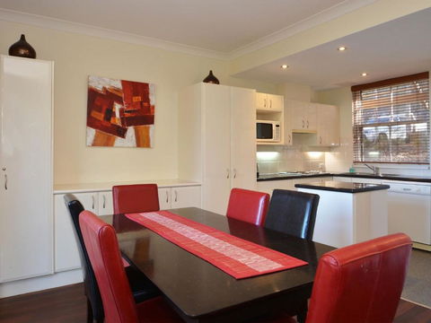Villa Executive 2br Cypress Resort Condo Located Within Cypress Lakes Resort (nothing Is More Central) - Holiday Cairns 2