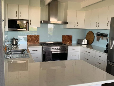 Longbeach House - Holiday Cairns 4