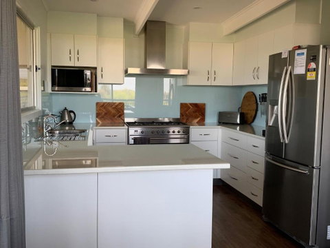 Longbeach House - Holiday Cairns 1