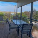 Longbeach House - Holiday Cairns 0