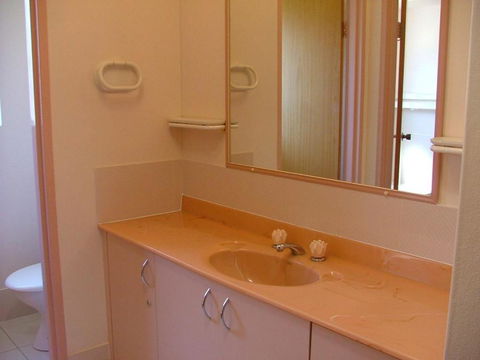 Renas Court Unit 6 72 Little Street - Holiday Cairns 1