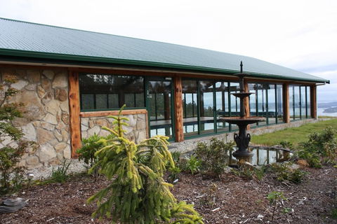 Woodbridge Hill Hideaway - Holiday Cairns 1