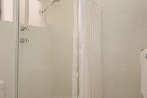 Victor Harbor City Inn - Holiday Cairns 3