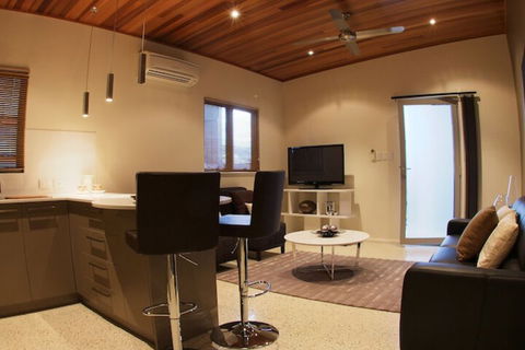 Mia Mia Executive Apartments - Holiday Cairns 2