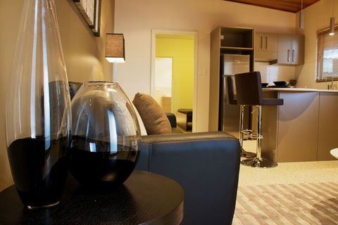 Mia Mia Executive Apartments - Holiday Cairns 4