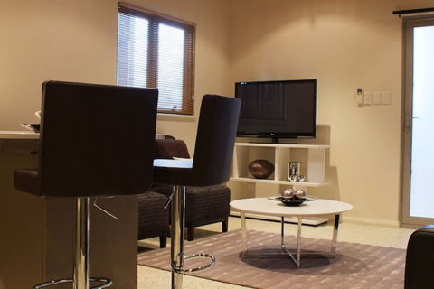 Mia Mia Executive Apartments - Holiday Cairns 3