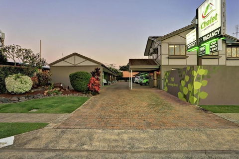 Chalet Motor Inn - Holiday Cairns 1
