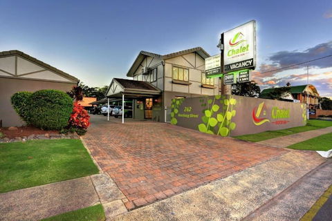 Chalet Motor Inn - Holiday Cairns 3