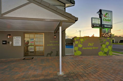 Chalet Motor Inn - Holiday Cairns 2