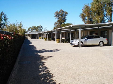 Oakey Motor Inn - Holiday Cairns 1