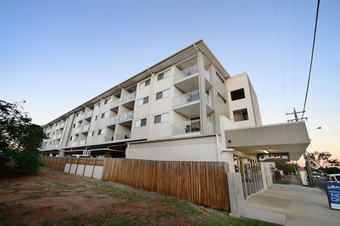Oaks Moranbah Suites - Holiday Cairns 4