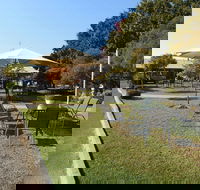 Wine Village Motor Inn - Holiday Cairns