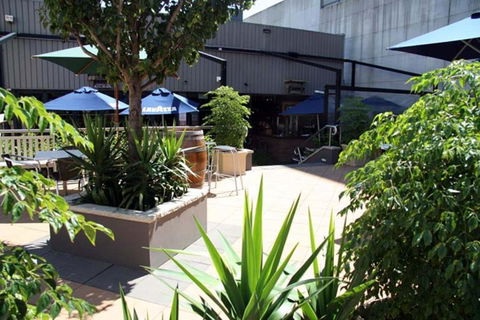 CBD Hotel - Holiday Cairns 4