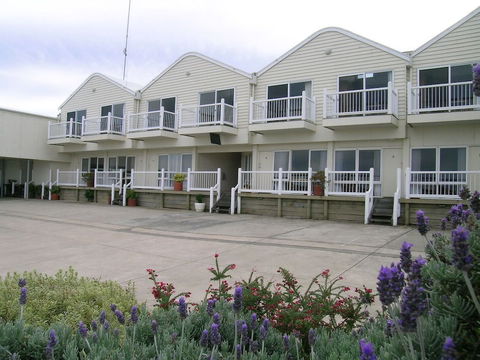 A Great Ocean View Motel - Holiday Cairns 2